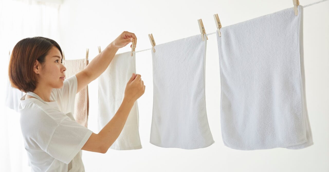 洗濯物がパリパリ…原因なんで？「これならできる！」タオルを柔らかく仕上げる方法