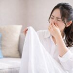 部屋干し翌朝の臭い、洗い直すべき？迷ったときの判断ポイント3つ